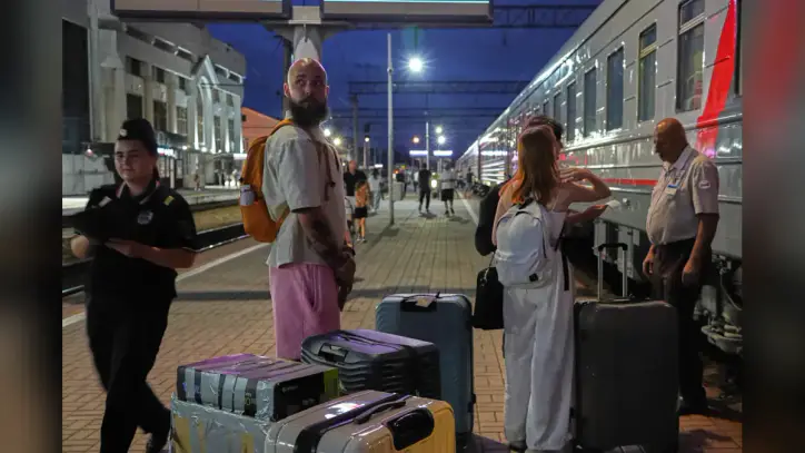 Russians are still fleeing abroad, citing fears of a new mobilization and a loss of freedom