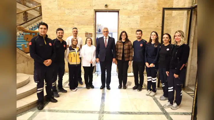 Sağlık Bakanı Memişoğlu, TBMM İlk Yardım Merkezi çalışanlarının özverisini övdü
