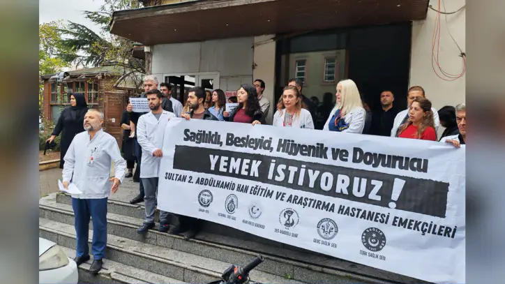 Sağlık emekçileri yemekhane boykotunda buluştu: 'Her gün patates, her gün patates, her gün patates' - Evrensel