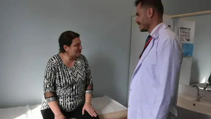 Sağlık çalışanlarının ısrarıyla test yaptırdı, erken evrede kanser olduğu tespit edildi