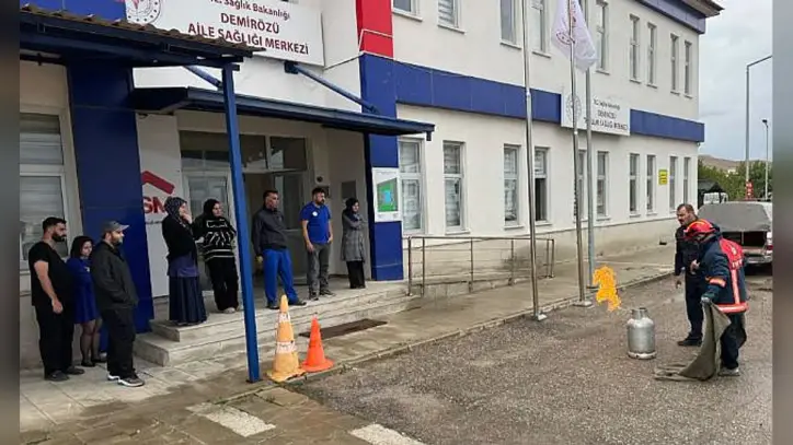 Sağlık personeline uygulamalı yangın eğitimi