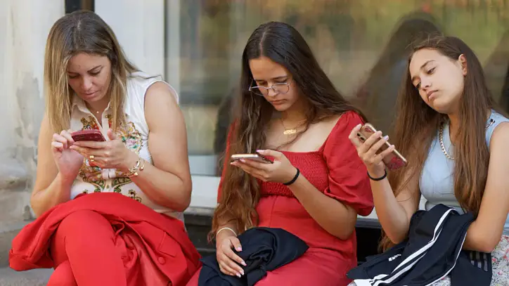 Sağlık uyarıları gençlerin sosyal medya süresini kısaltabilir
