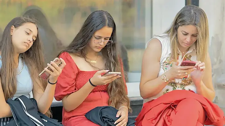 Sağlık uyarıları gençlerin sosyal medya süresini kısaltabilir