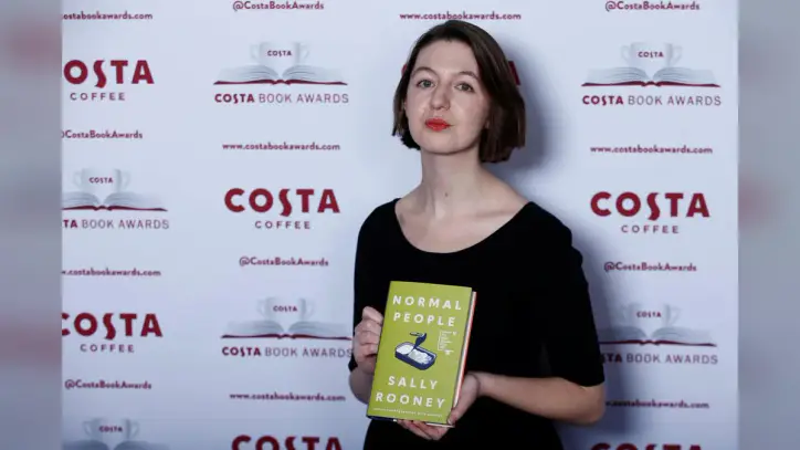 Filistin’e desteğinin bedeli: Ünlü yazar Sally Rooney’nin kitapları İngiltere’de satıştan kaldırılıyor - Serbestiyet