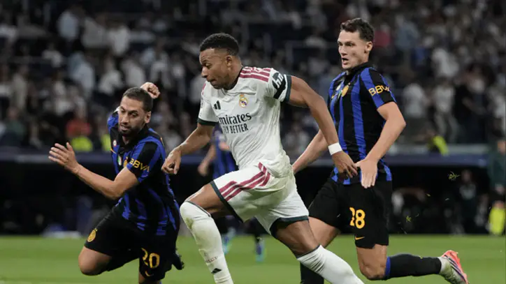 Şampiyonlar Ligi'nde Real Madrid, Inter'i 2 golle devirdi