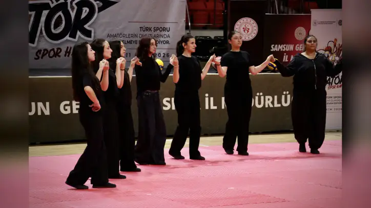 Samsun'da Amatör Spor Haftası'nda sporcular yürüdü, 175 antrenörle çalışılıyor