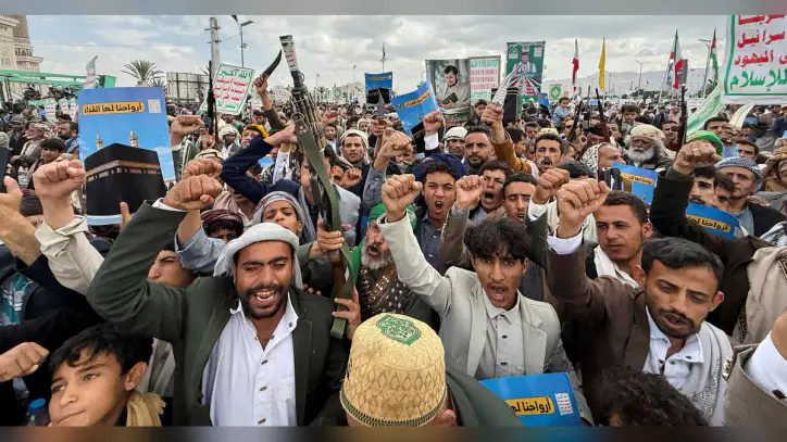 Saudis plan assault on Houthis to break Red Sea chokehold