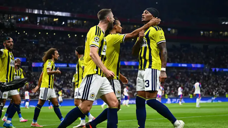 Son dakika haberi: Fenerbahçe, Şampiyonlar Ligi’nde! Kanarya, Fransa’da Lyon’u devirdi…