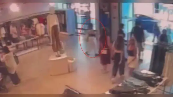 Sosyal medya fenomeni Nişantaşı’nda binlerce liralık kıyafetleri çalarken suçüstü yakalandı - Sözcü Gazetesi