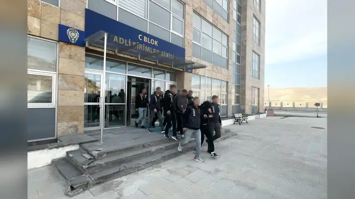 Sosyal medya ilanıyla 500 bin liralık dolandırıcılıkta 12 şüpheli tutuklandı