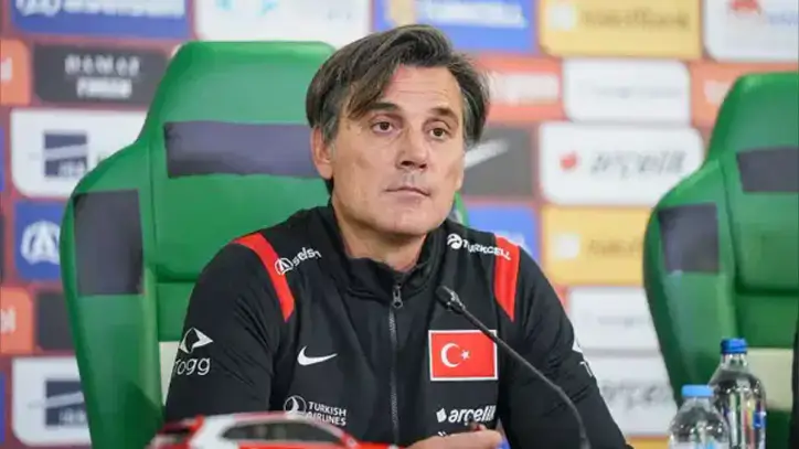 Spor yazarları Türkiye - İtalya maçını değerlendirdi: 'Montella doğru tercihler yapamıyor'