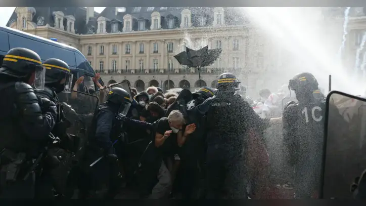 Student Protests Expand to More Than 40 French Cities