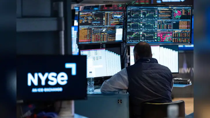 US Markets Are Weighed Down by an Extended Sell-Off in the Tech Sector