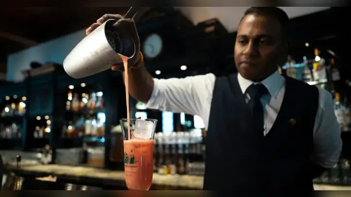 The Raffles’ Singapore Sling Costs $40. There’s a Reason Tourists Still Love It.