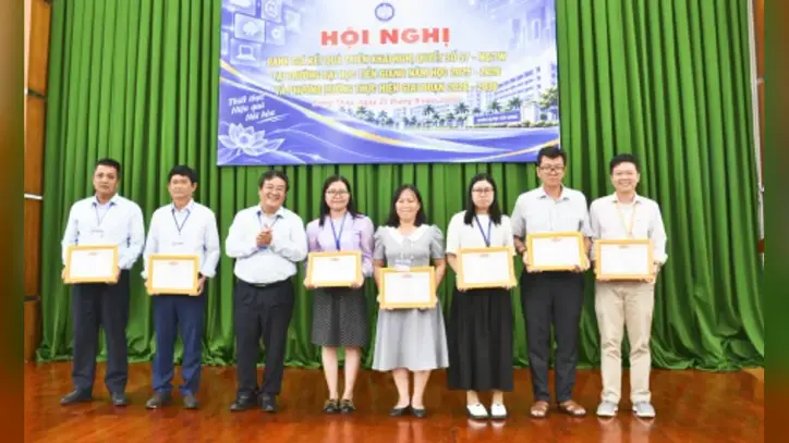 Tien Giang Üniversitesi, 57-NQ/TW sayılı Karara uygun olarak bilim, teknoloji ve inovasyonu teşvik etmektedir.
