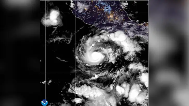 Hurricane Trudy strengthens slightly as it moves towards Mexico’s Pacific coast