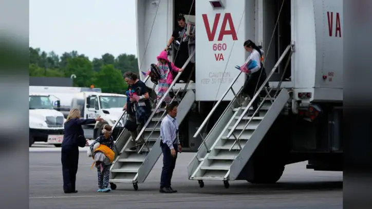 Trump administration tells Congress it will admit 17,500 white South African refugees in 2027