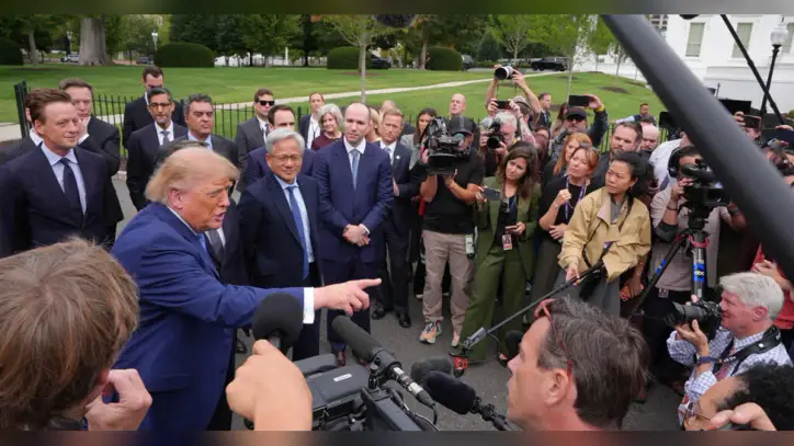Trump and major AI executives sign "morally binding" voluntary controls: "It's almost like a constitution"