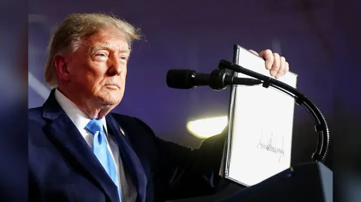 Trump Holds Nebraska Rally in Bid to Keep Deep-Red State in Republican Column
