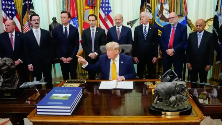 Trump'tan iki danışmanına çıkar çatışması uyarısı