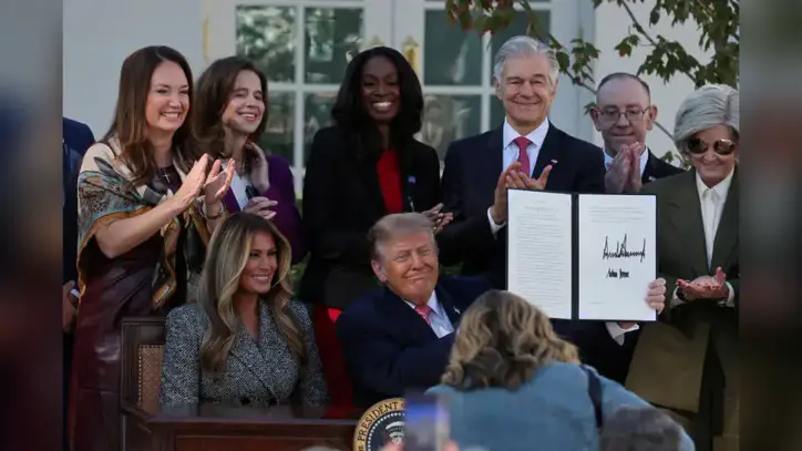 Trump signs order creating NIH division, task force for women’s health - Hawaii Tribune-Herald