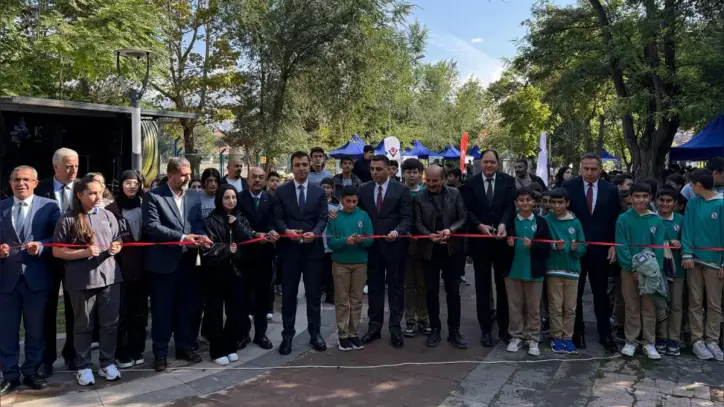 "Tüm Renkleriyle Bilimi Keşfet: Erzincan Bilim Şenliği-3" Bilim Meraklılarıyla Buluştu