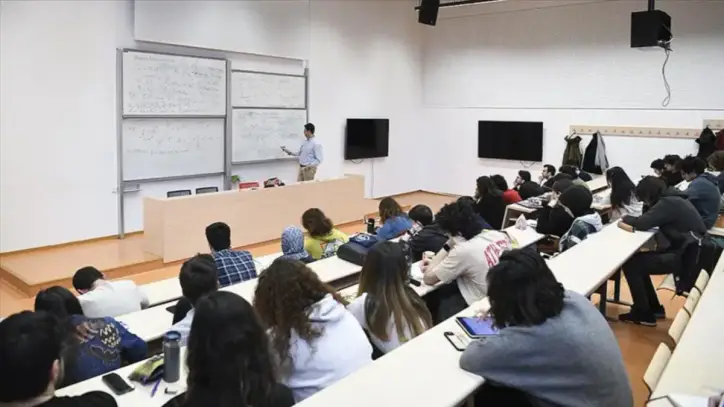 Türk öğrenciler yurtdışında ne kadar para harcıyor? Milyarlarca dolarlık ekonomi ortaya çıktı