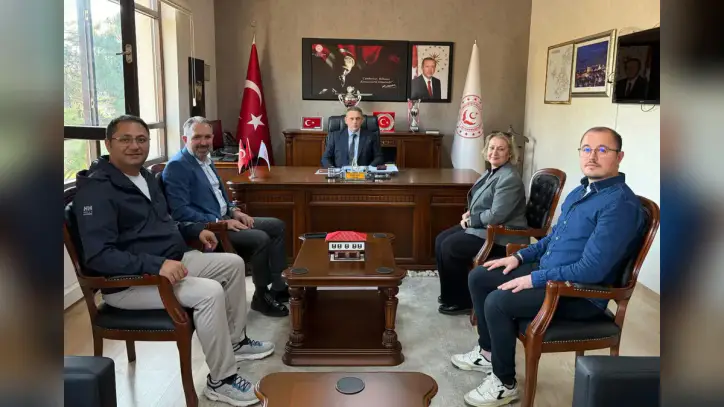 Türk Sağlık-Sen Karabük Şube Başkanı Sadık Doğdu, beraberindeki heyet ile birlikte İl Müdürümüz Sayın Sami Çift’i makamında ziyaret etti.