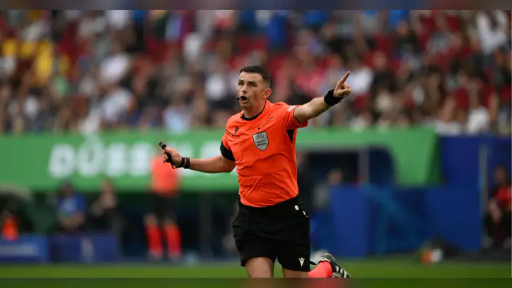 Türkiye-İtalya maçını Michael Oliver yönetecek