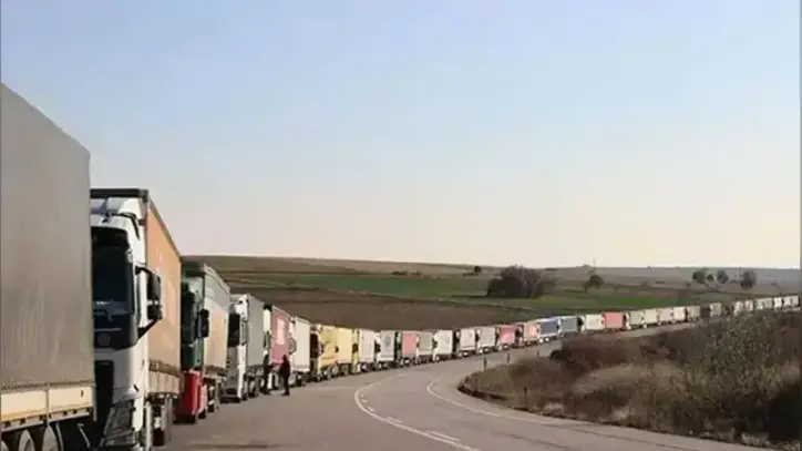 Türkiye sınırında 18 kilometrelik TIR kuyruğu! Nedeni belli oldu