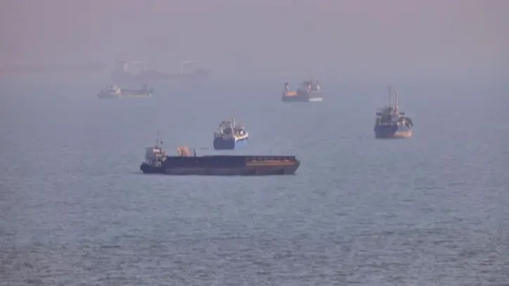UKMTO: Hürmüz Boğazı'ndan geçen bir tanker vuruldu