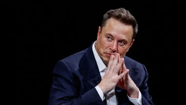 Ukraine Awards Musk High State Honour as It Seeks to Use Starlink More