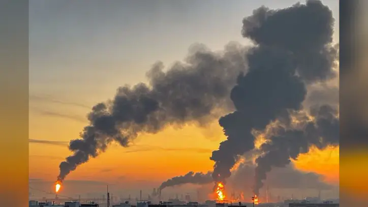 Ukraine Hits Russian Refinery as Zelenskiy Says 'We're Done' With Trump's Energy Truce