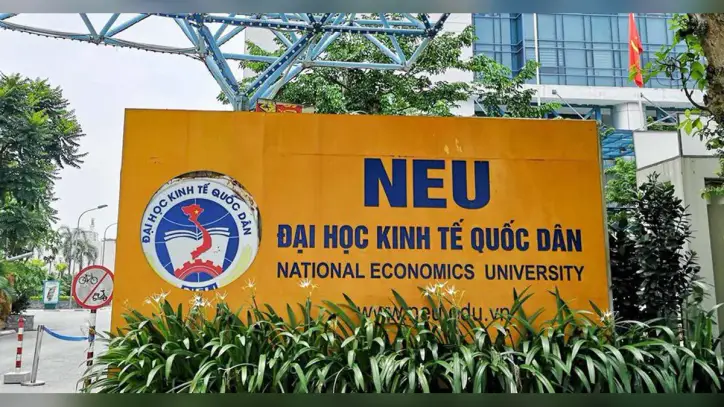 Ulusal Ekonomi Üniversitesi'nde yüzlerce öğrenciye akademik uyarı verildi veya okuldan atıldı.