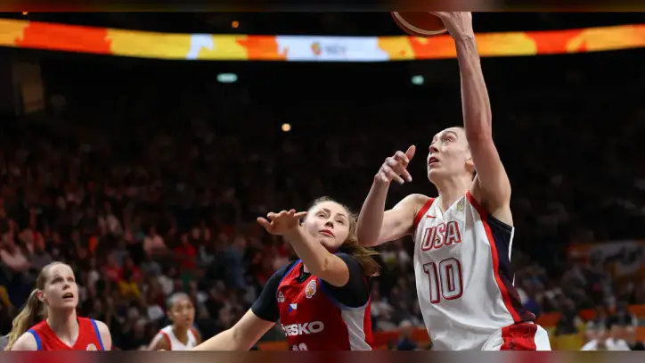 U.S. rolls past Czech Republic at World Cup, 105-64