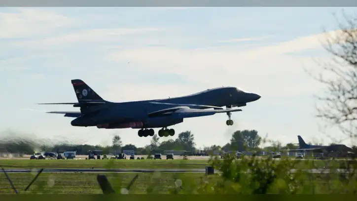 U.S. Rushes to Withdraw Bombers From U.K. Air Base After New Threats