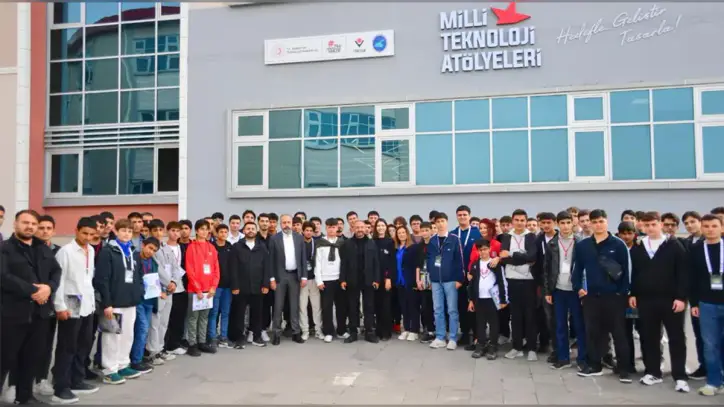 Van Yüzüncü Yıl Üniversitesi'nde Gençler İçin Bilim ve Teknoloji Kampı Düzenlendi