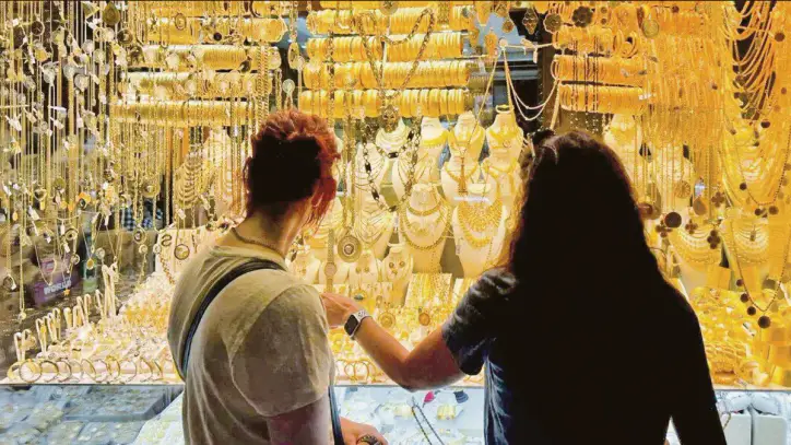 Vatandaş dövizi unuttu altına sığındı