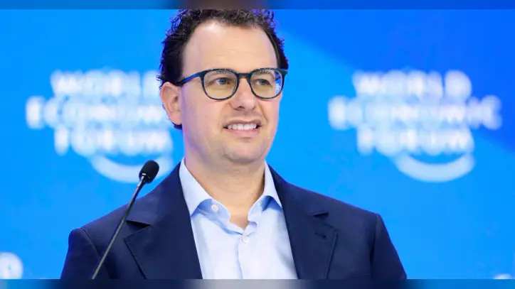 Will AI models achieve the ability to improve autonomously? Leading labs say the scenario is near