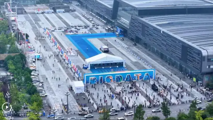 Xinhua Headlines: China promotes coordinated development of data industry, artificial intelligence
