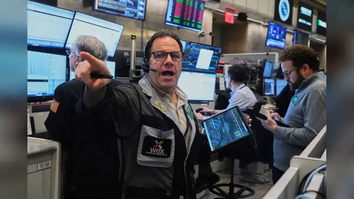 Sharp drops for AI stocks overwhelm markets worldwide as oil prices jump