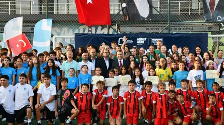 Yaz Spor Okulları kapanış töreni gerçekleştirildi
Büyükşehir'in Yaz Spor Okullarında mezuniyet heyecanı - Balıkesir Haberleri - Habertürk Yerel Haberler