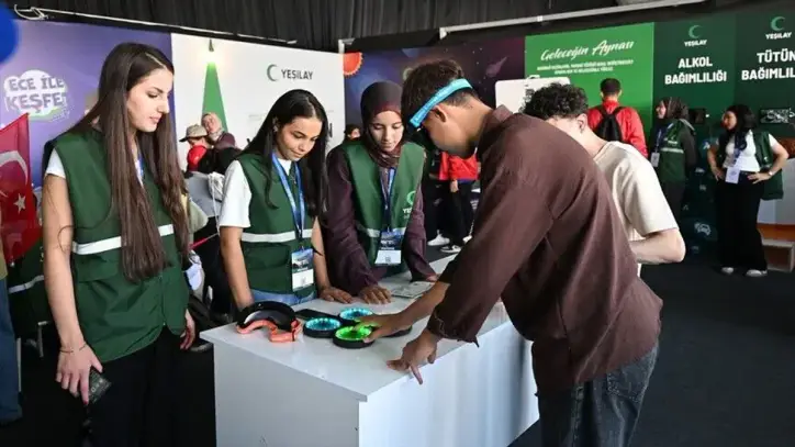 Yeşilay gençlerin bağımlılıkla mücadeleye yönelik teknoloji projelerini TEKNOFEST'te buluşturdu