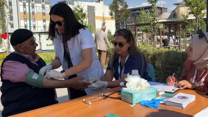 Yüksekova'da parkta sağlık molası