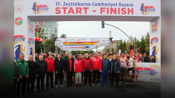 Zeytinburnu’nda Cumhuriyet İçin Koştular - Zeytinburnu Belediyesi